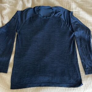 Lululemon Long sleeve Men’s Ventilated Training Top. Size Large, Navy Blue.